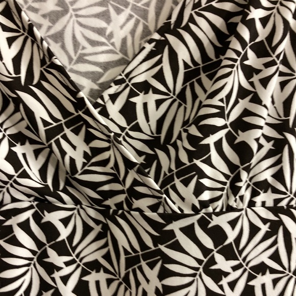 Womens sleeveless top - Picture 3 of 4